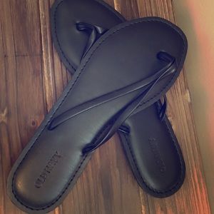 Old navy flip flops; women’s size 8